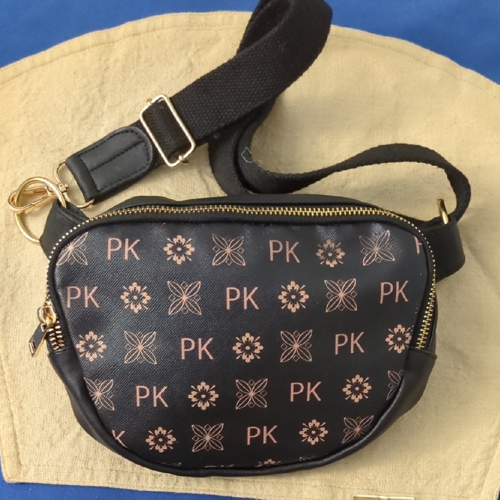 The Bradford Exchange Black and Gold Patterned Crossbody Bag Asking $45